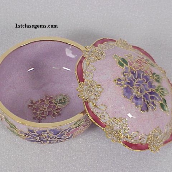 FINAL SALE PRICE NYCO International Cloisonne Lace Vanity Box in Pink - Picture 3 of 3